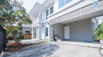 *****บ้านเดี่ยวมือสองย่านกรุงเทพฯ ม.ดีไลท์แอทซีน วัชรพล-จตุโชติ เนื้อที่กว้างขวางมากถึง 52.50 ตร.ว.  ฟังก์ชัน 3 ห้องนอน 3 ห้องน้ำ ที่จอดรถ 2 คัน บ้านตกแต่งสไตล์โมเดิร์น ภายในตกแต่งสวยเหมือนใหม่ บนทำเลใกล้ทางด่วนรามอินทรา-อาจณรงค์ ด่านจตุโชติ